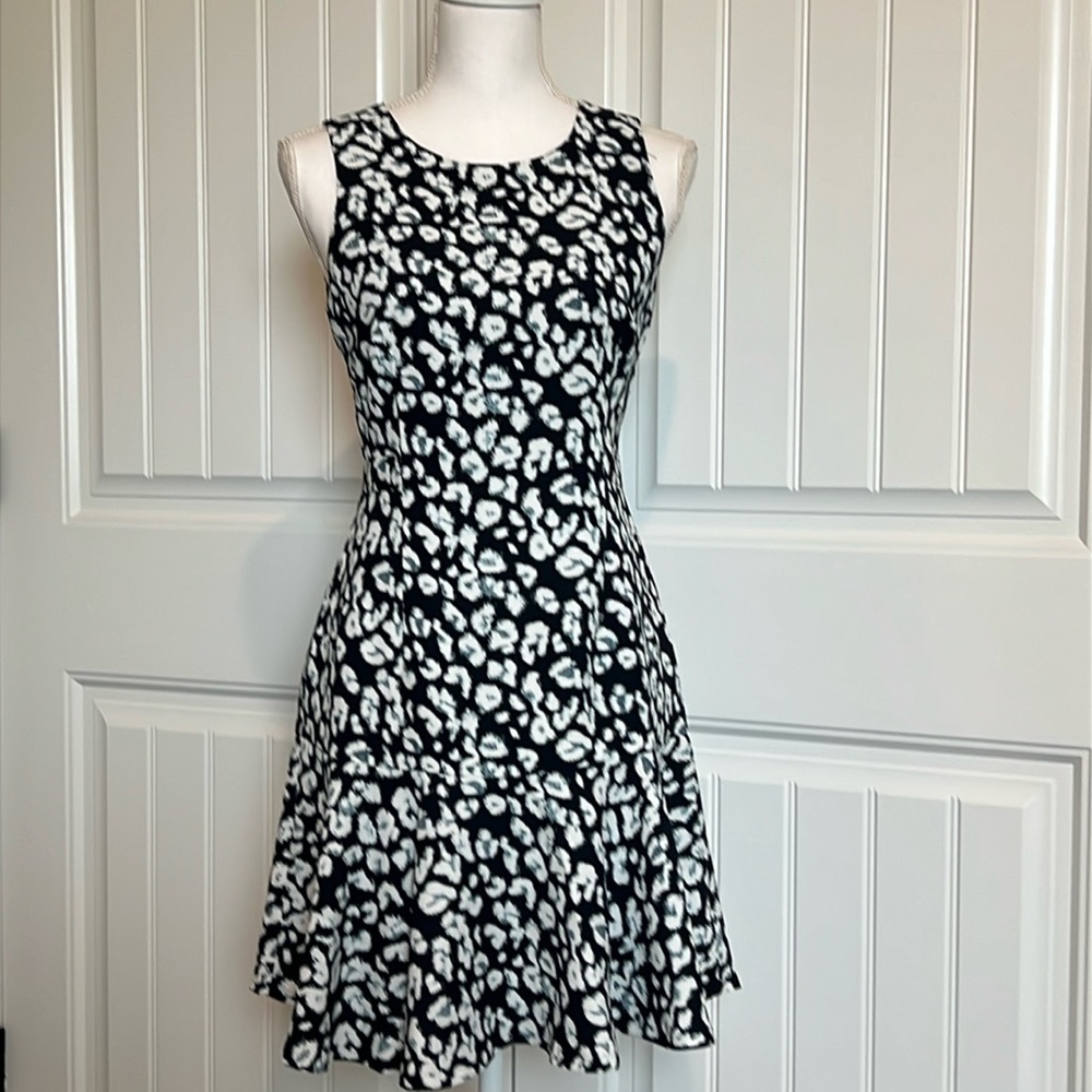 Banana Republic LEOPARD FLOUNCE-HEM‎ DRESS XS 2 Sleeveless Lined Black White